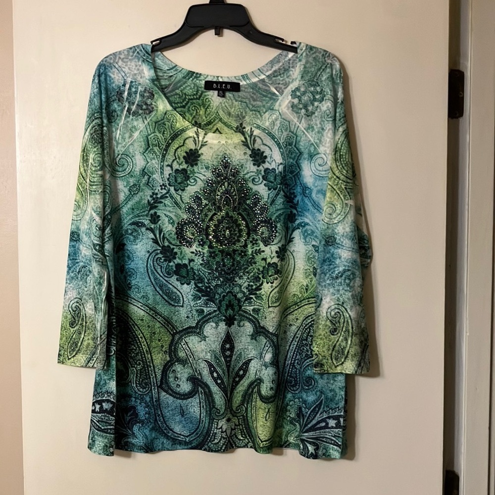 B.L.E.U. top women XL